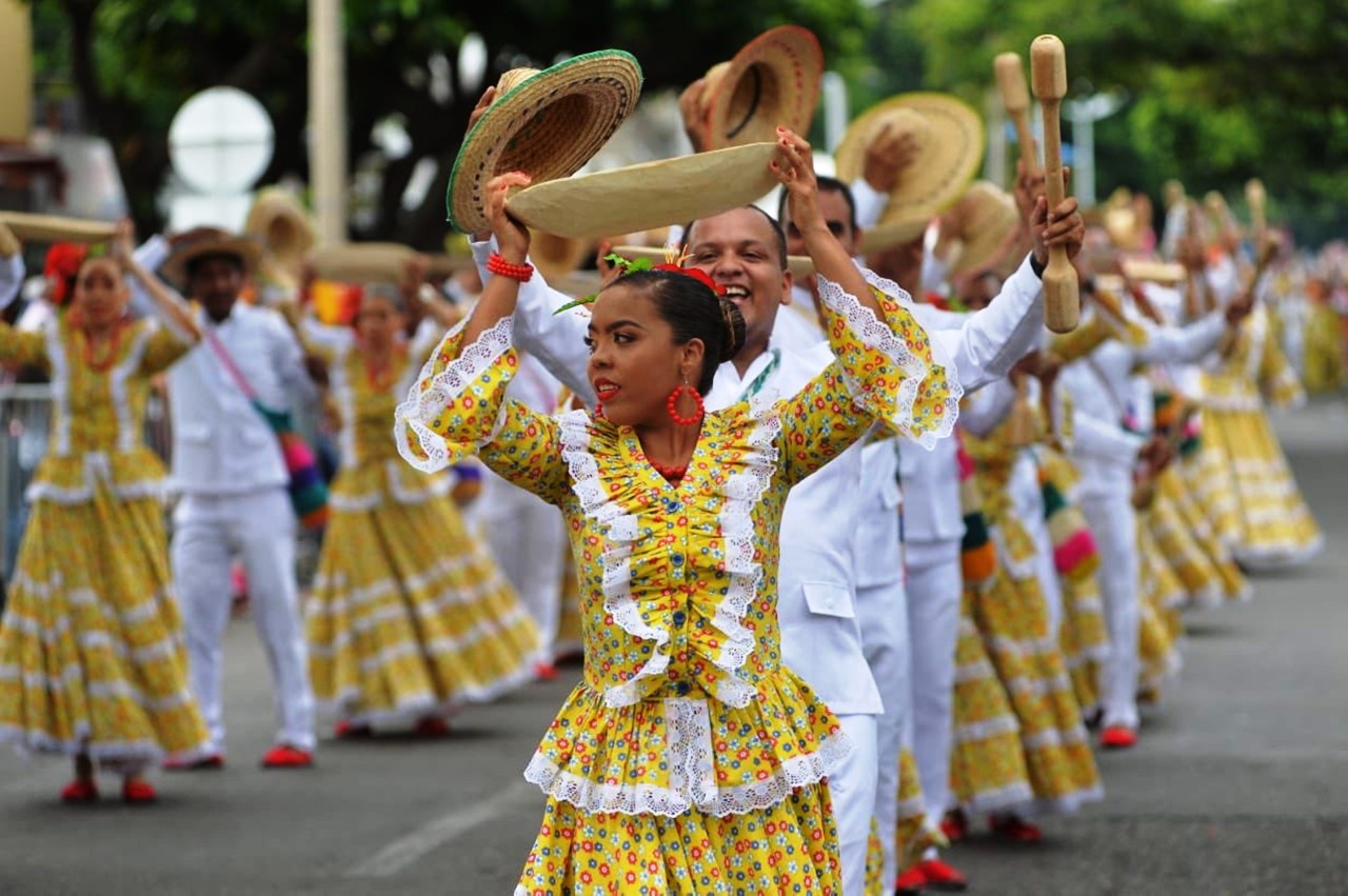 El Desfile de Piloneras del 52° Festival Vallenato batió récord de
