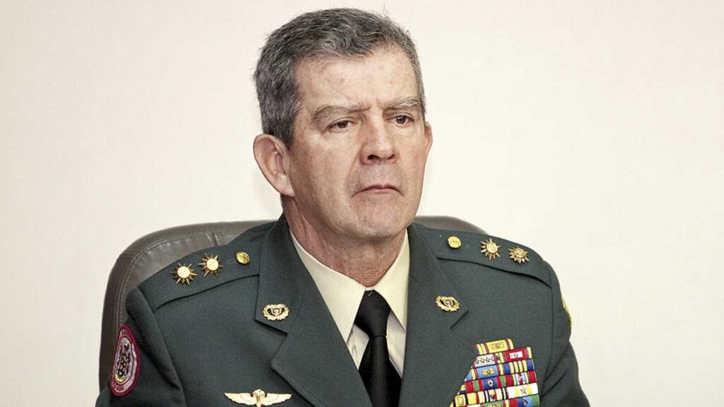 Imputarán cargos al general (r) Mario Montoya por falsos positivos