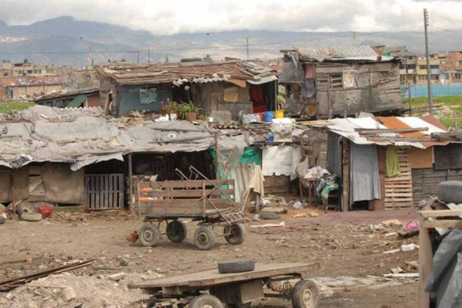 1,2 millones de colombianos salieron de pobreza monetaria en 2024